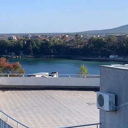 Тристаен апартамент с Панорама море в к-с Бей Вю Царево
